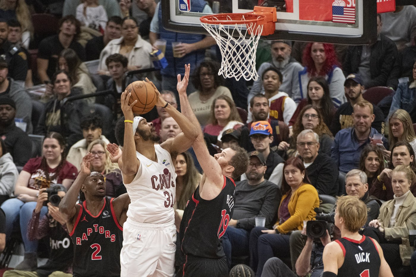 Mitchell's 26 points help Cavs improve to 17-1, stay perfect at home with 122-108 win over Raptors | iNFOnews.ca