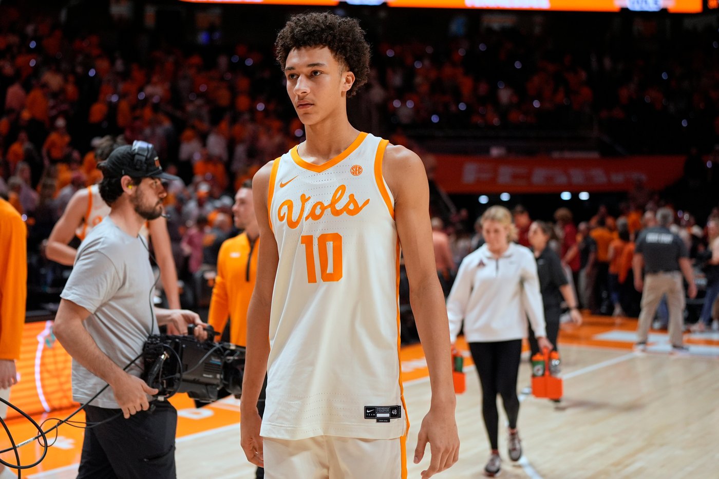 Tennessee's Nate Ament won't play Tuesday at South Carolina after injuring his leg against Alabama | iNFOnews.ca