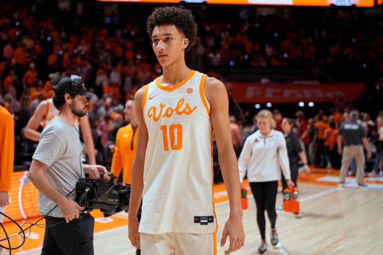 Tennessee's Nate Ament won't play Tuesday at South Carolina after injuring his leg against Alabama | iNFOnews.ca