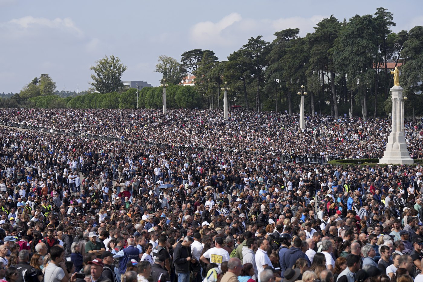 An estimated 180,000 motorcyclists converge at Portuguese shrine to have their helmets blessed. | iNFOnews.ca