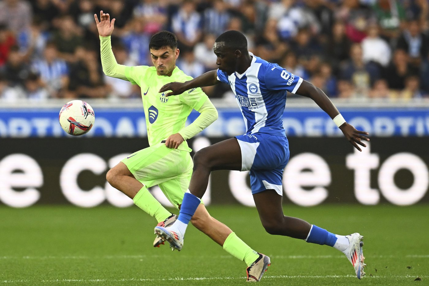 First-half hat trick for Lewandowski as Barcelona top ahead of international break | iNFOnews.ca