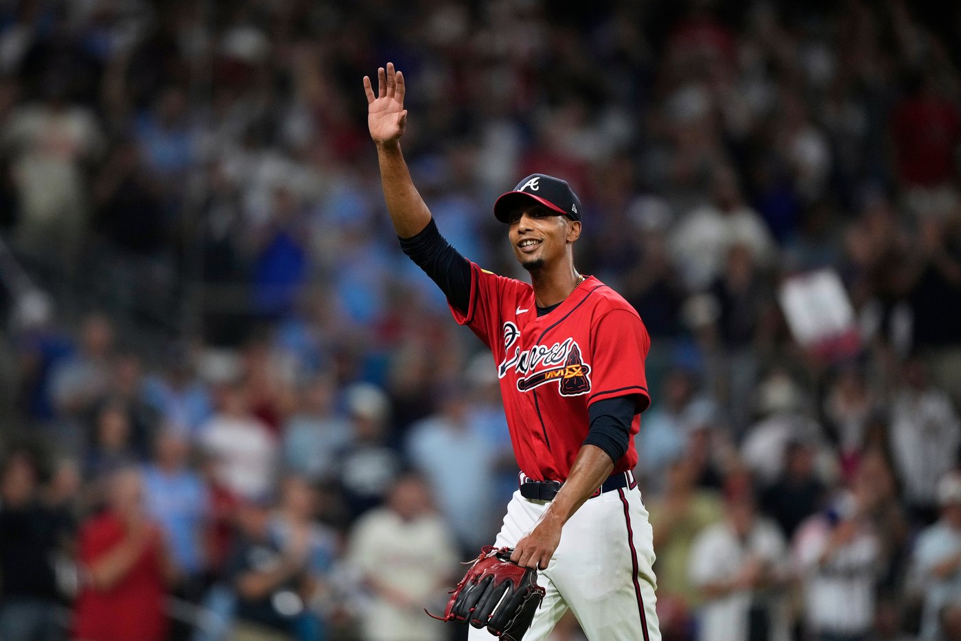 Braves hit 3 homers and Chris Sale closes out 6-2 win over Phillies to win Wild Card Series | iNFOnews.ca