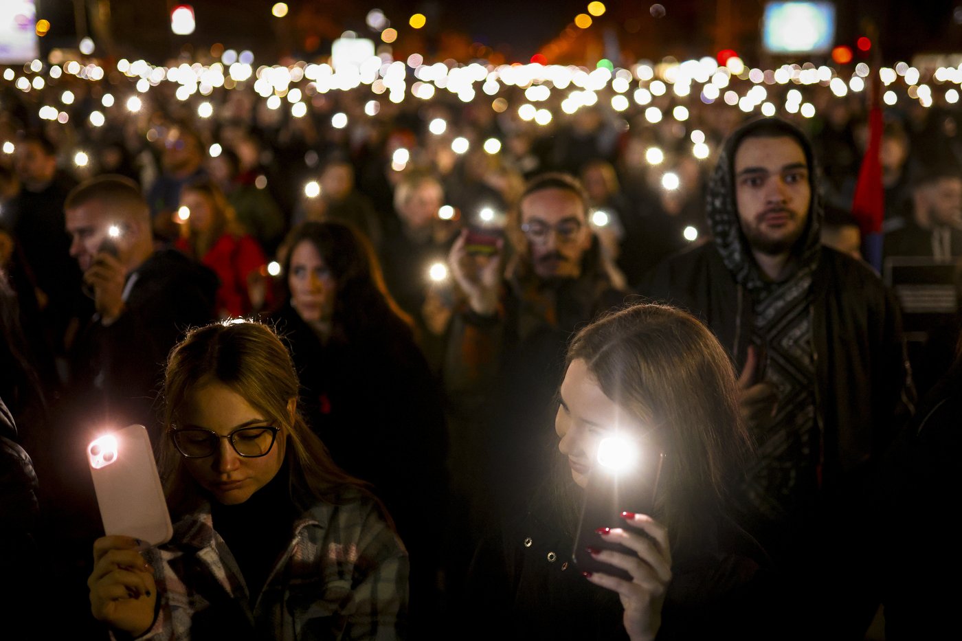 Serbia's students lead Danube bridge blockades as protest draws tens of thousands calling for change | iNFOnews.ca