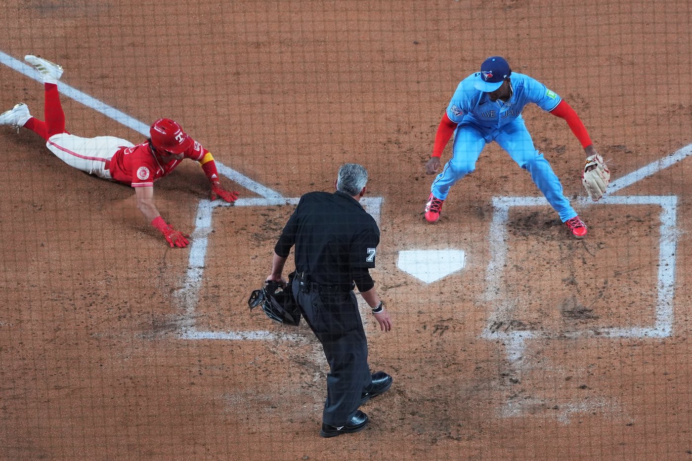 Rangers take sole possession of AL West lead, Quantrill leaves with injury in 6-3 win over Blue Jays | iNFOnews.ca Rangers take sole possession of AL West lead, Quantrill leaves with injury in 6-3 win over Blue Jays | iNFOnews.ca