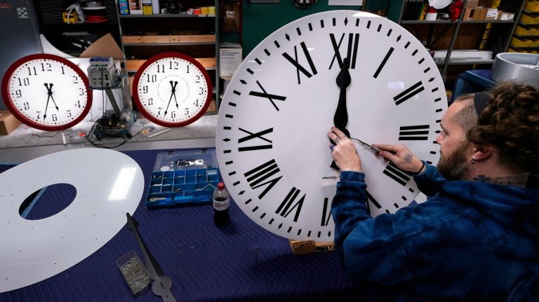 How springing forward to daylight saving time could affect your health | iNFOnews.ca