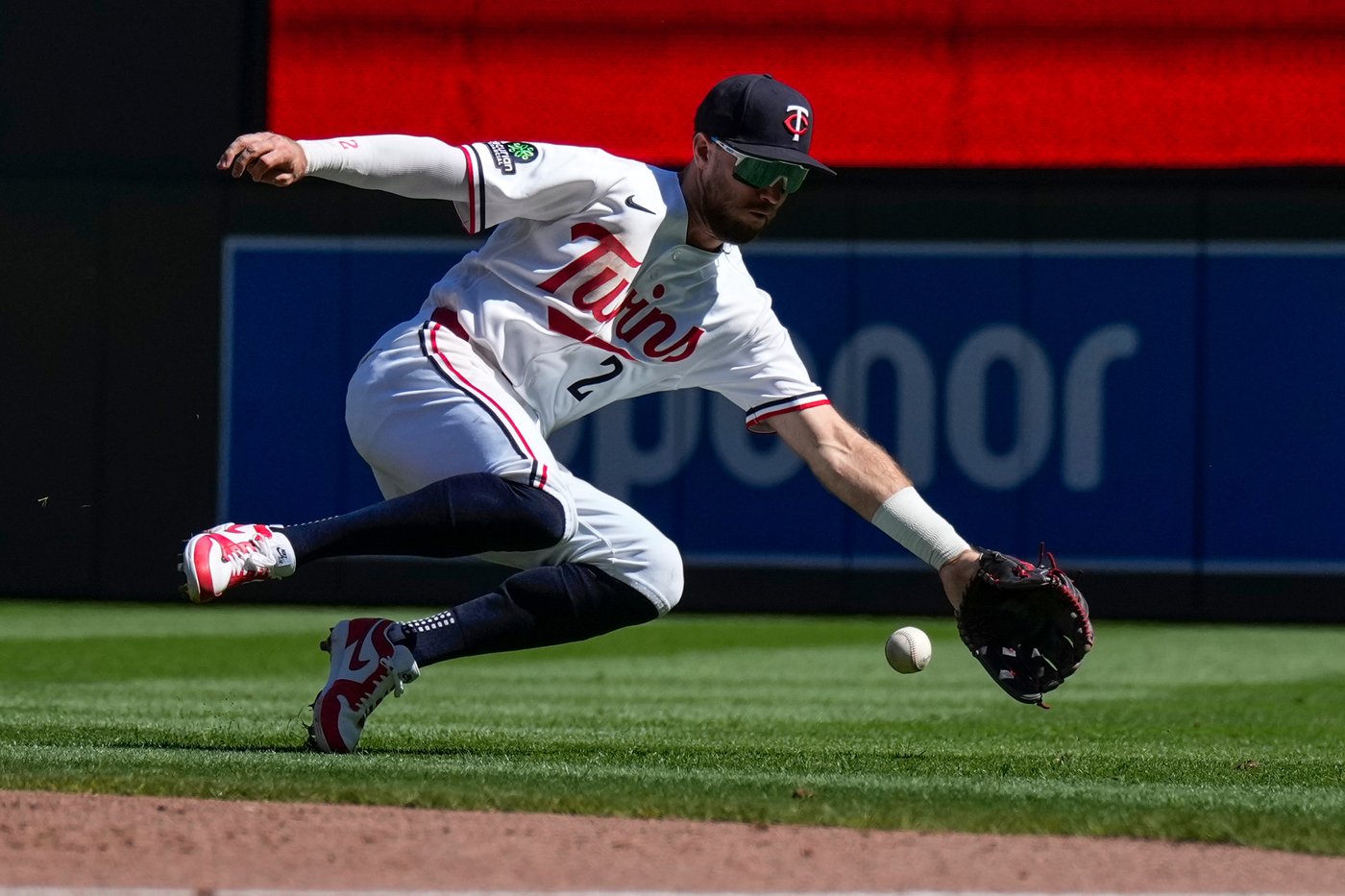 Kwan, Bazzana help Guardians beat Twins 9-2, pull within 1/2 game of AL Central-leading White Sox | iNFOnews.ca