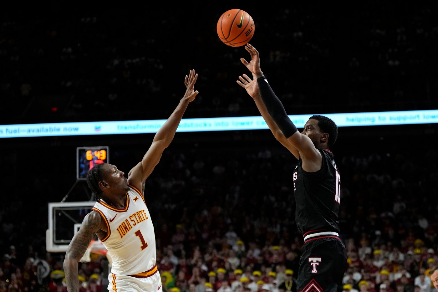 No. 16 Texas Tech beats No. 4 Iowa State 82-73, handing Cyclones their first home loss | iNFOnews.ca