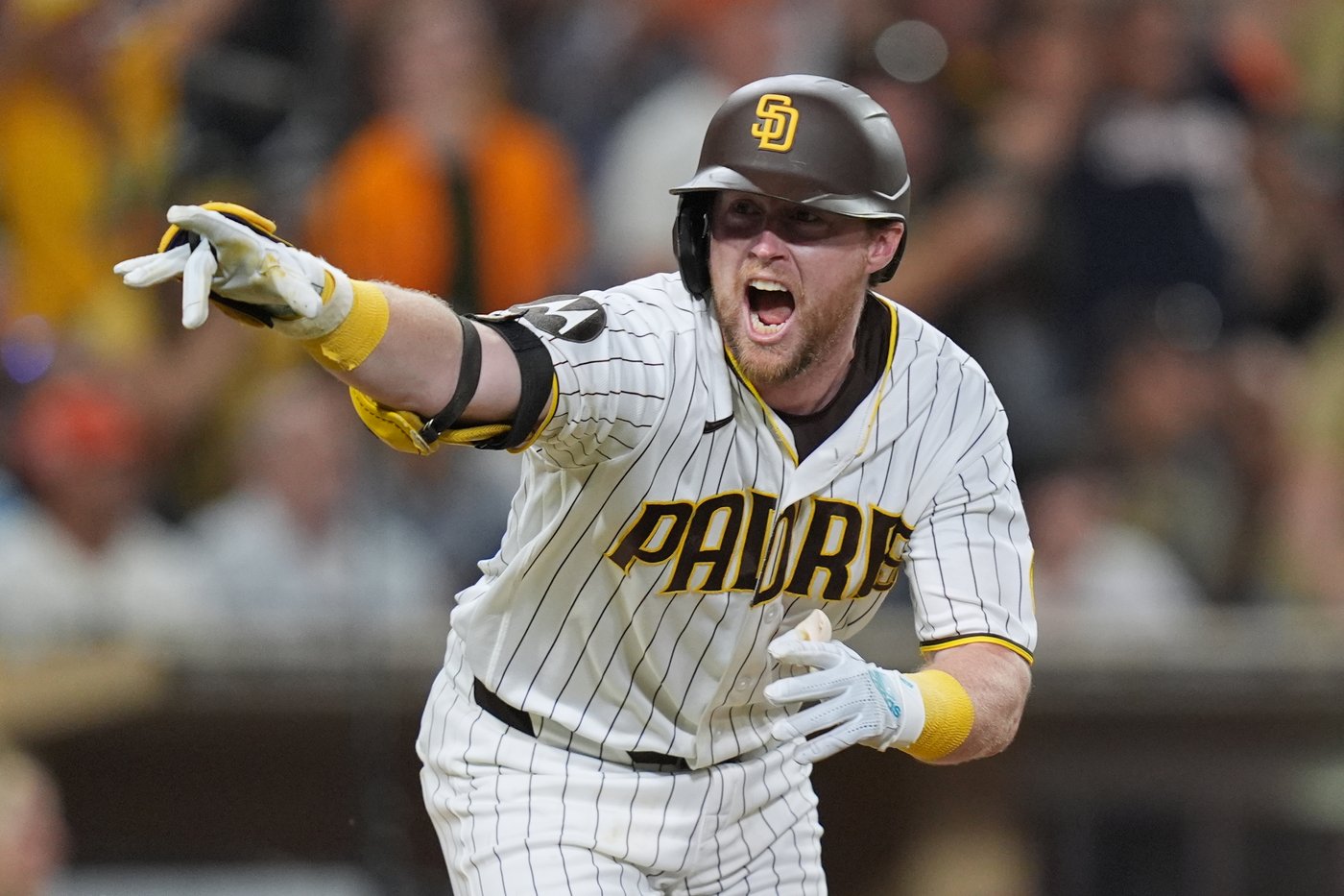 Cronenworth's single gives Padres 6-5 win over Giants after Miller blows save | iNFOnews.ca