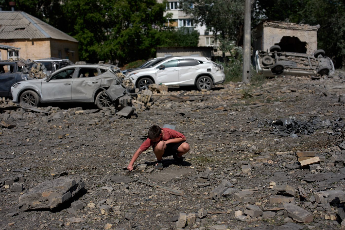 Photos show Kyiv residents clutching pets, collecting bodies after Russian missile and drone attack | iNFOnews.ca