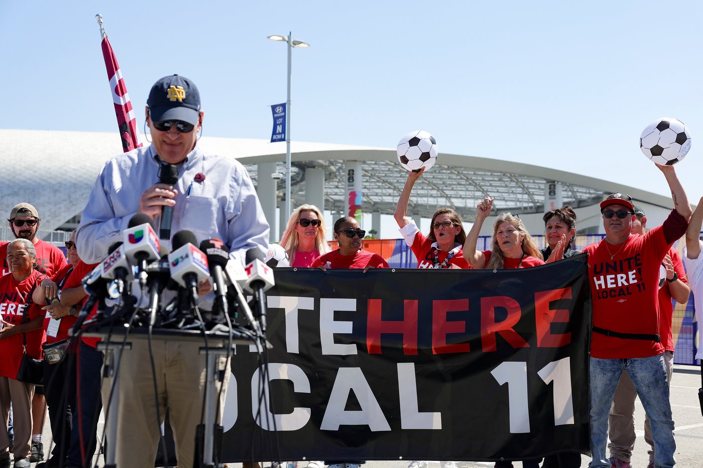 Stadium workers near LA say they have a tentative deal, averting strike ahead of World Cup | iNFOnews.ca Stadium workers near LA say they have a tentative deal, averting strike ahead of World Cup | iNFOnews.ca