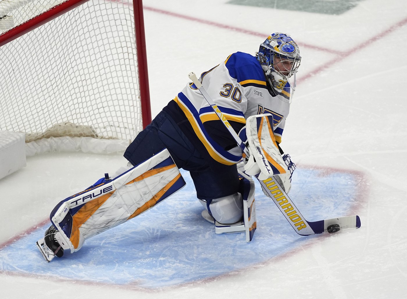 Drouin has 2 goals and an assist, Necas scores in home debut and Avalanche blank Blues 5-0 | iNFOnews.ca