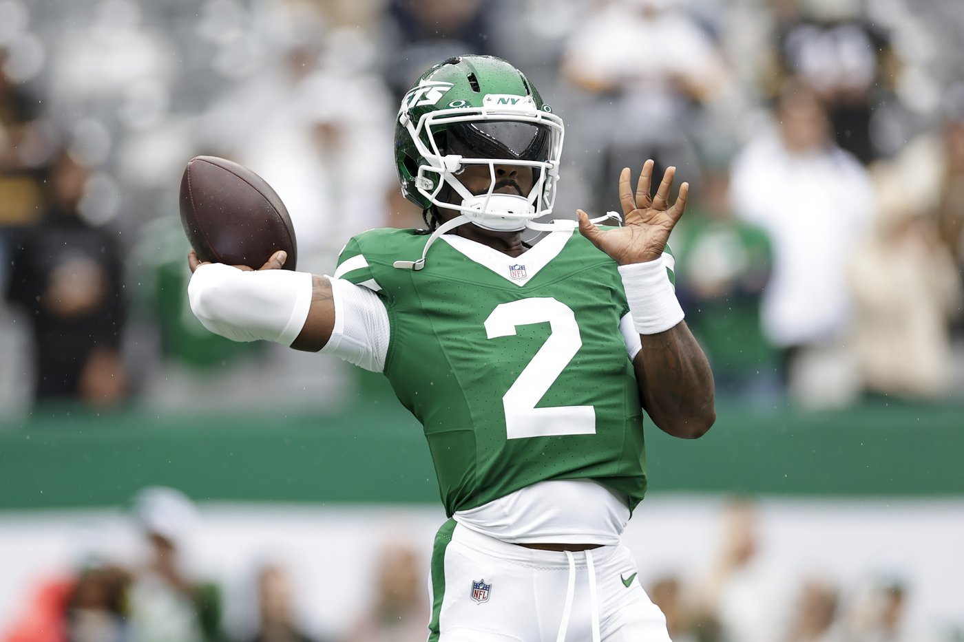 Jets quarterback Justin Fields ruled out with concussion, Tyrod Taylor to start against Buccaneers | iNFOnews.ca