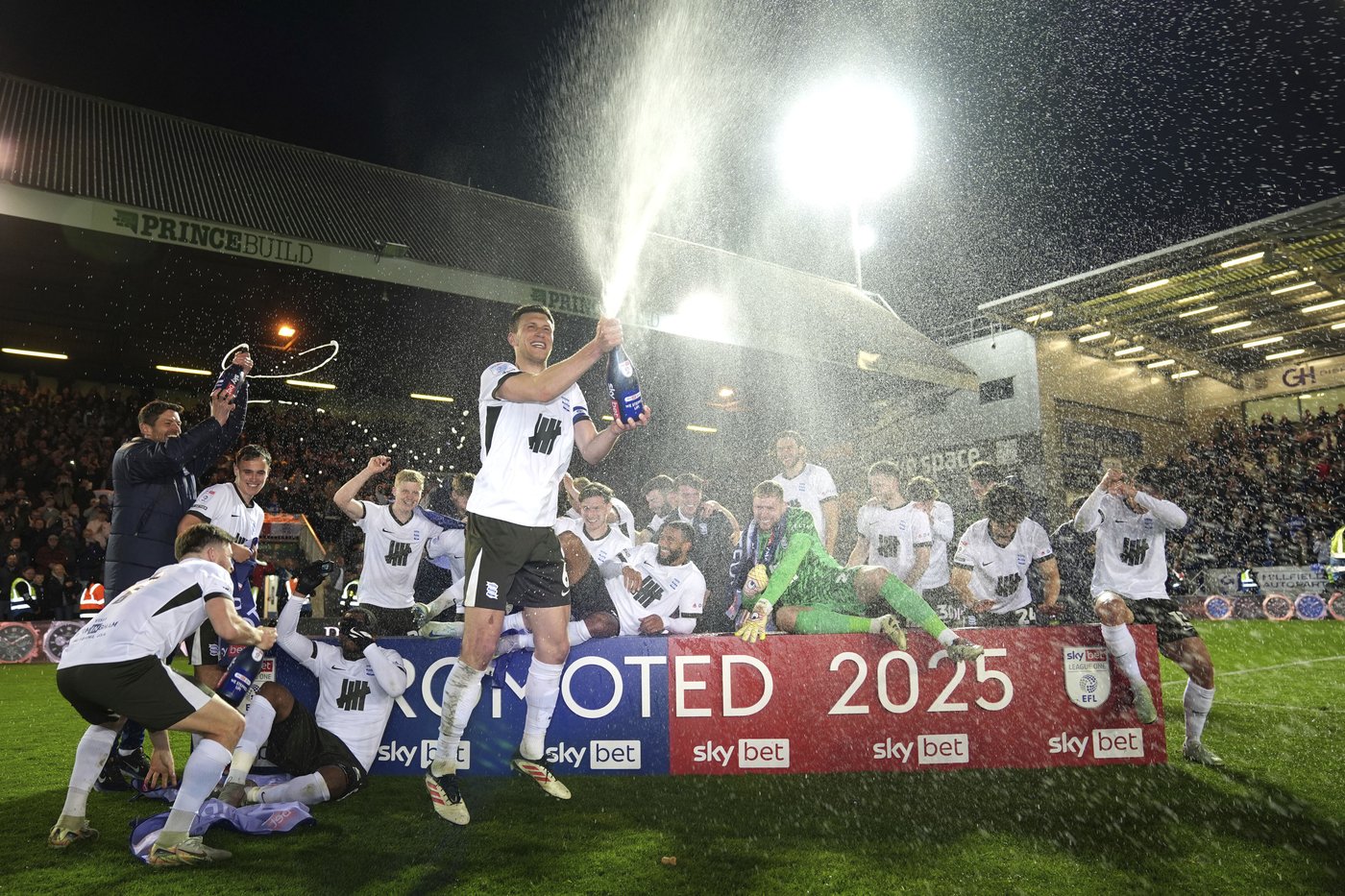 Birmingham clinches promotion to second division and Tom Brady says team 'not done yet' | iNFOnews.ca