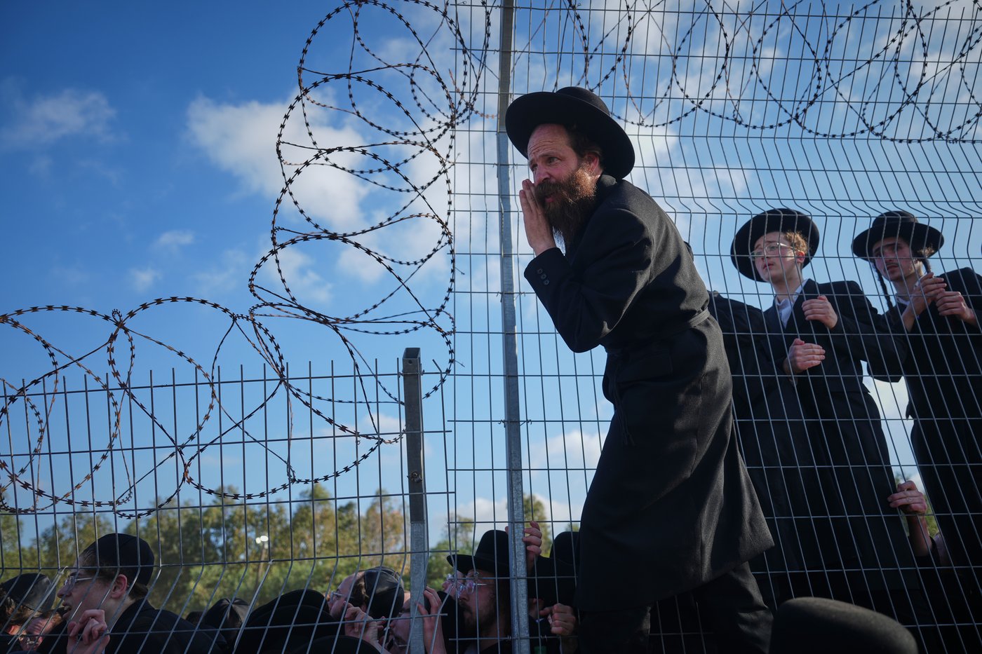 Photos of ultra-Orthodox Jews protesting military conscription in Israel | iNFOnews.ca