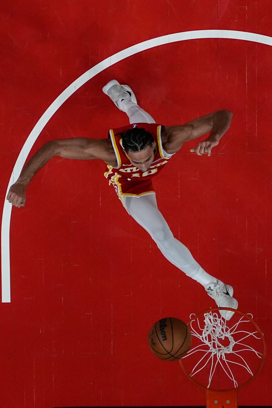 See the world in vertical: Top photos by AP photojournalists | iNFOnews.ca