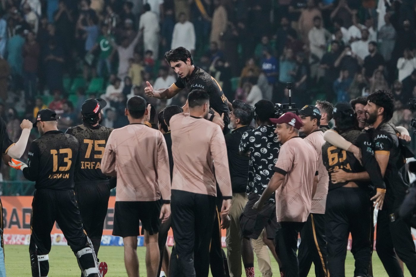 Shah bowls sensational 3-run last over to lift PSL debutant Hyderabad into the final | iNFOnews.ca Shah bowls sensational 3-run last over to lift PSL debutant Hyderabad into the final | iNFOnews.ca