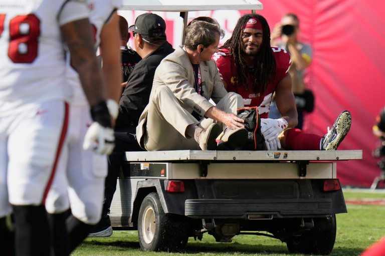 49ers All-Pro linebacker Fred Warner carted off following gruesome ankle injury | iNFOnews.ca