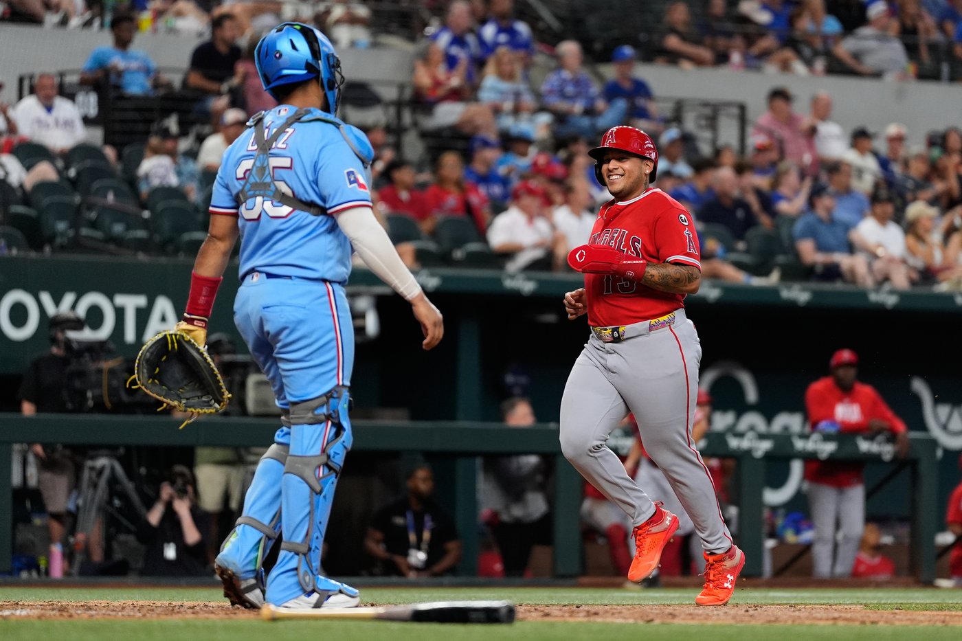 Durán and Díaz homers, Quantrill's 6 scoreless innings help Rangers beat Angels 5-3 | iNFOnews.ca
