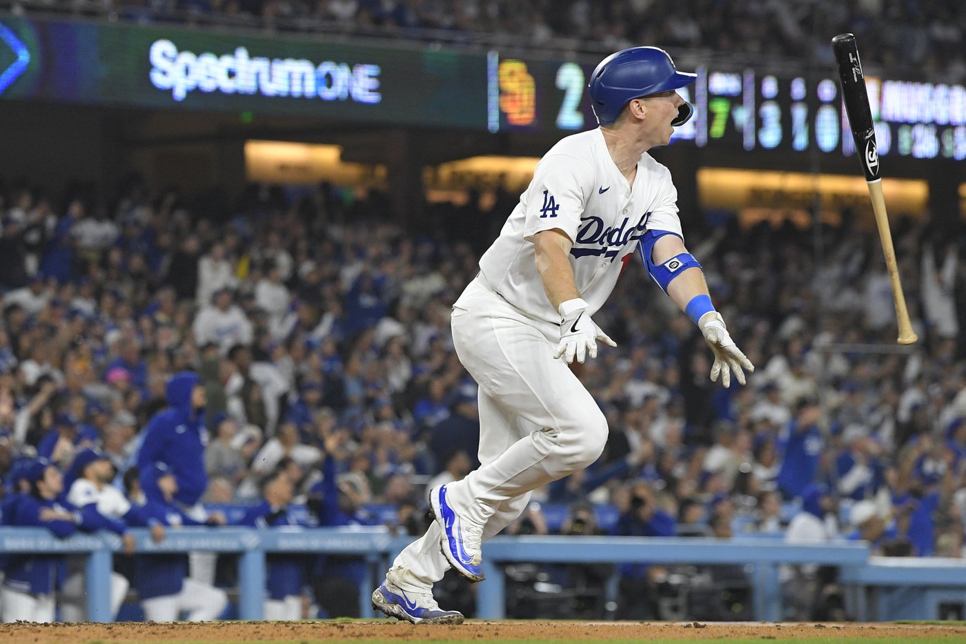 Dodgers rally with 5 runs in 7th and beat Padres 7-2 to clinch 11th NL West title in 12 years | iNFOnews.ca