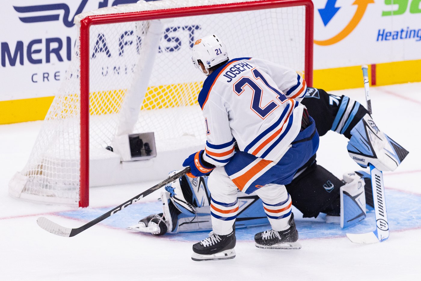 McDavid scores twice, adds three assists as Oilers drill Mammoth 6-2 | iNFOnews.ca McDavid scores twice, adds three assists as Oilers drill Mammoth 6-2 | iNFOnews.ca