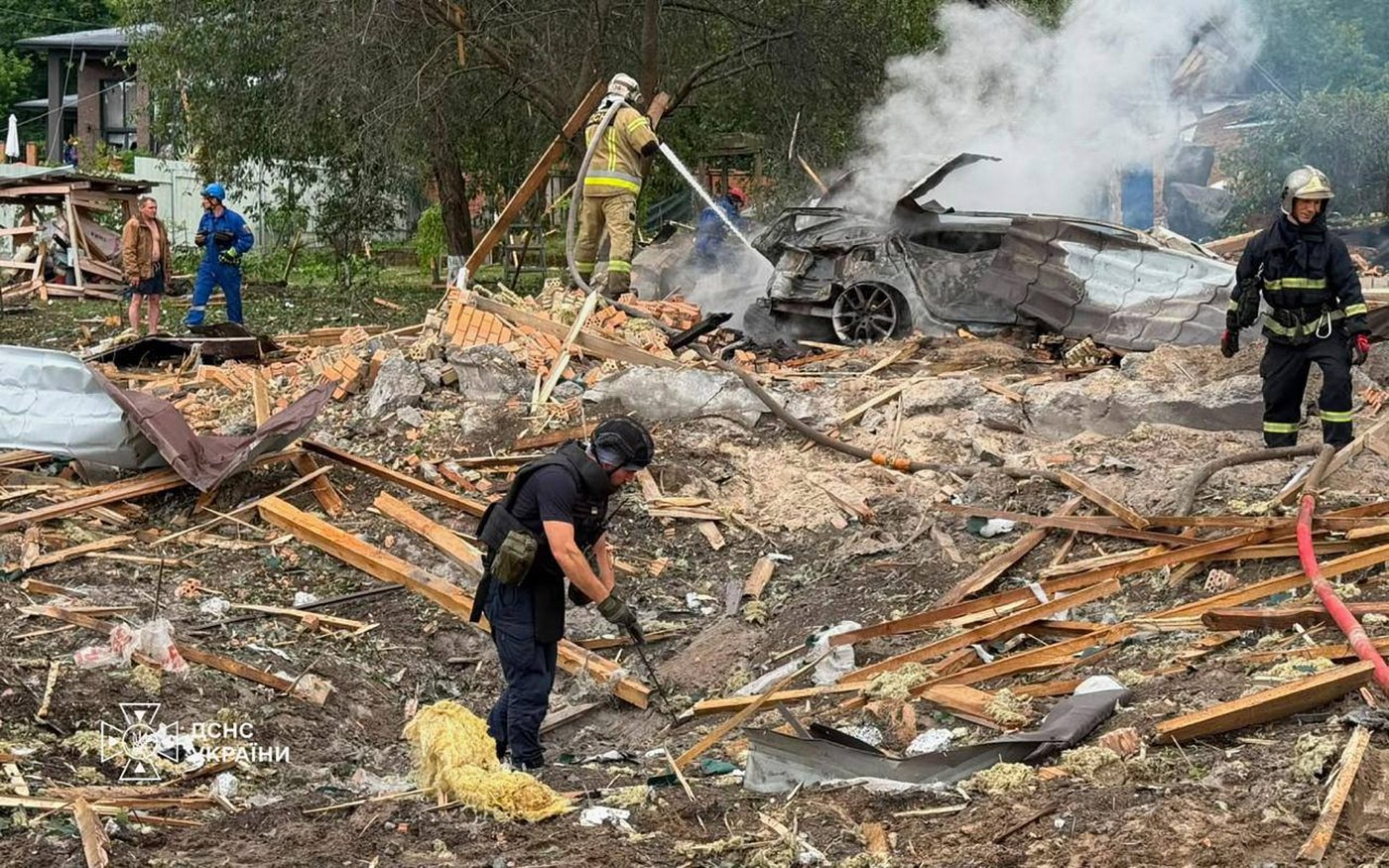 Latest Russian and Ukrainian attacks kill a total of 15 people, officials say | iNFOnews.ca
