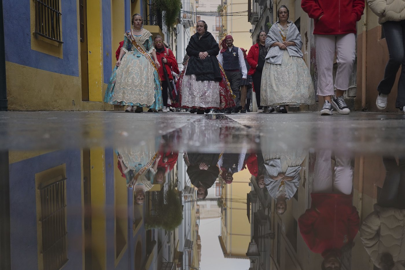 Valencia seeks catharsis in traditional burning of sculptures months after deadly floods | iNFOnews.ca