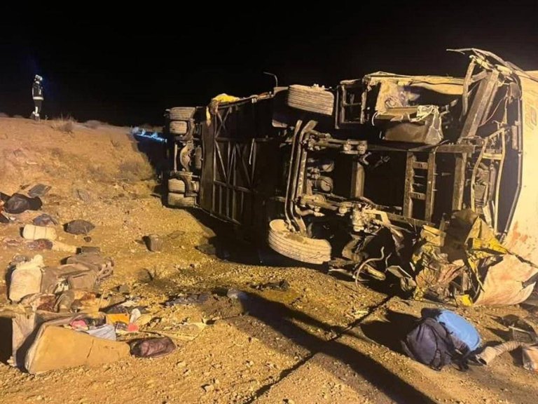 Bus crash kills 13 and injures over a dozen on highway in central Iran | iNFOnews.ca