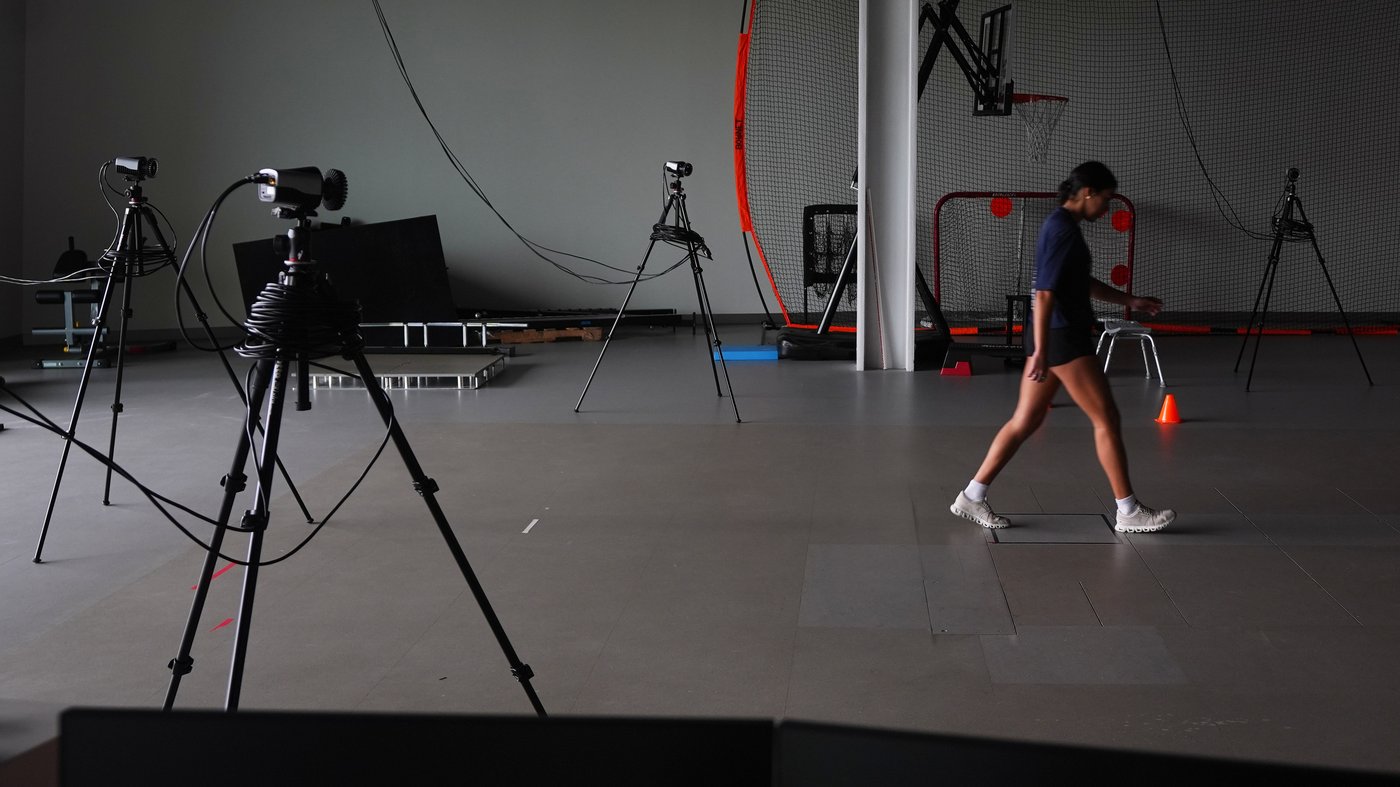 Teenage girls are most likely to tear their ACLs. Parents say more must be done to protect them | iNFOnews.ca Teenage girls are most likely to tear their ACLs. Parents say more must be done to protect them | iNFOnews.ca