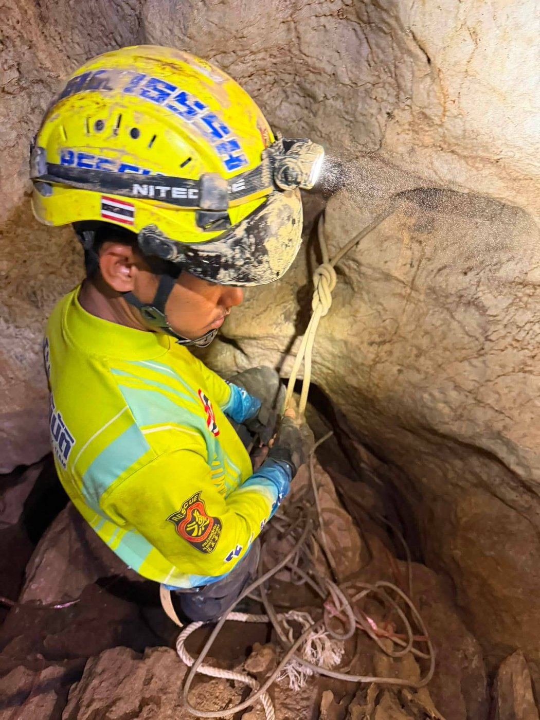 Divers find 5 villagers alive in a flooded cave in Laos after more than a week trapped in darkness | iNFOnews.ca Divers find 5 villagers alive in a flooded cave in Laos after more than a week trapped in darkness | iNFOnews.ca