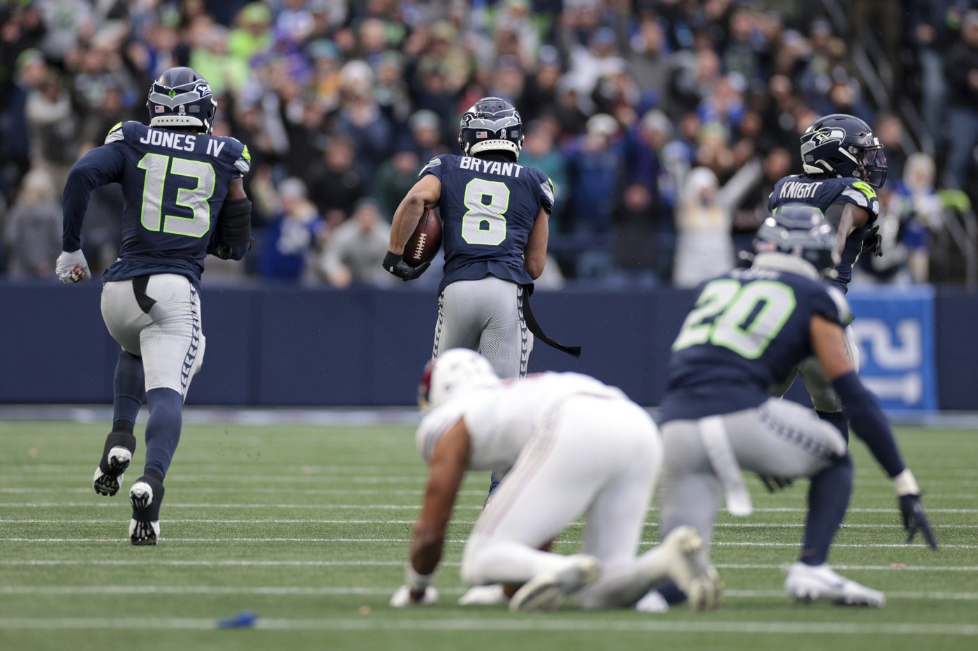 Coby Bryant's pick-6 highlights big day for Seahawks' defense in 16-6 win over Cardinals | iNFOnews.ca