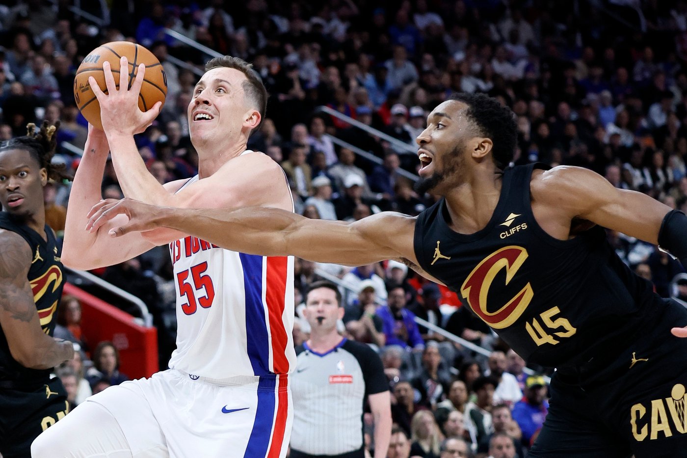 Pistons guard Duncan Robinson out with sore back against Cavs in Game 5 | iNFOnews.ca