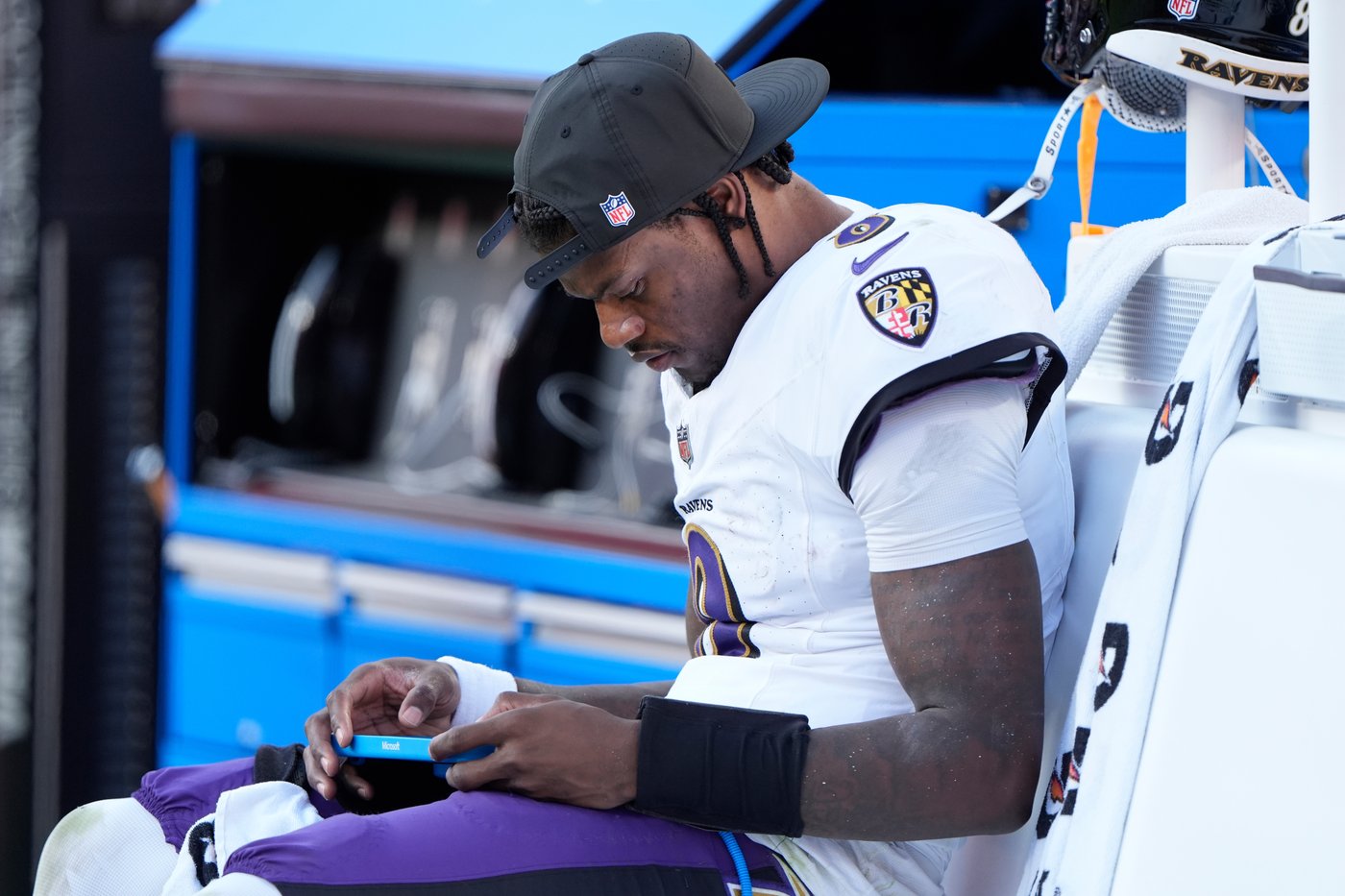 Lamar Jackson strains hamstring and Ravens lose 4 other starters to injuries in loss to Chiefs | iNFOnews.ca Lamar Jackson strains hamstring and Ravens lose 4 other starters to injuries in loss to Chiefs | iNFOnews.ca