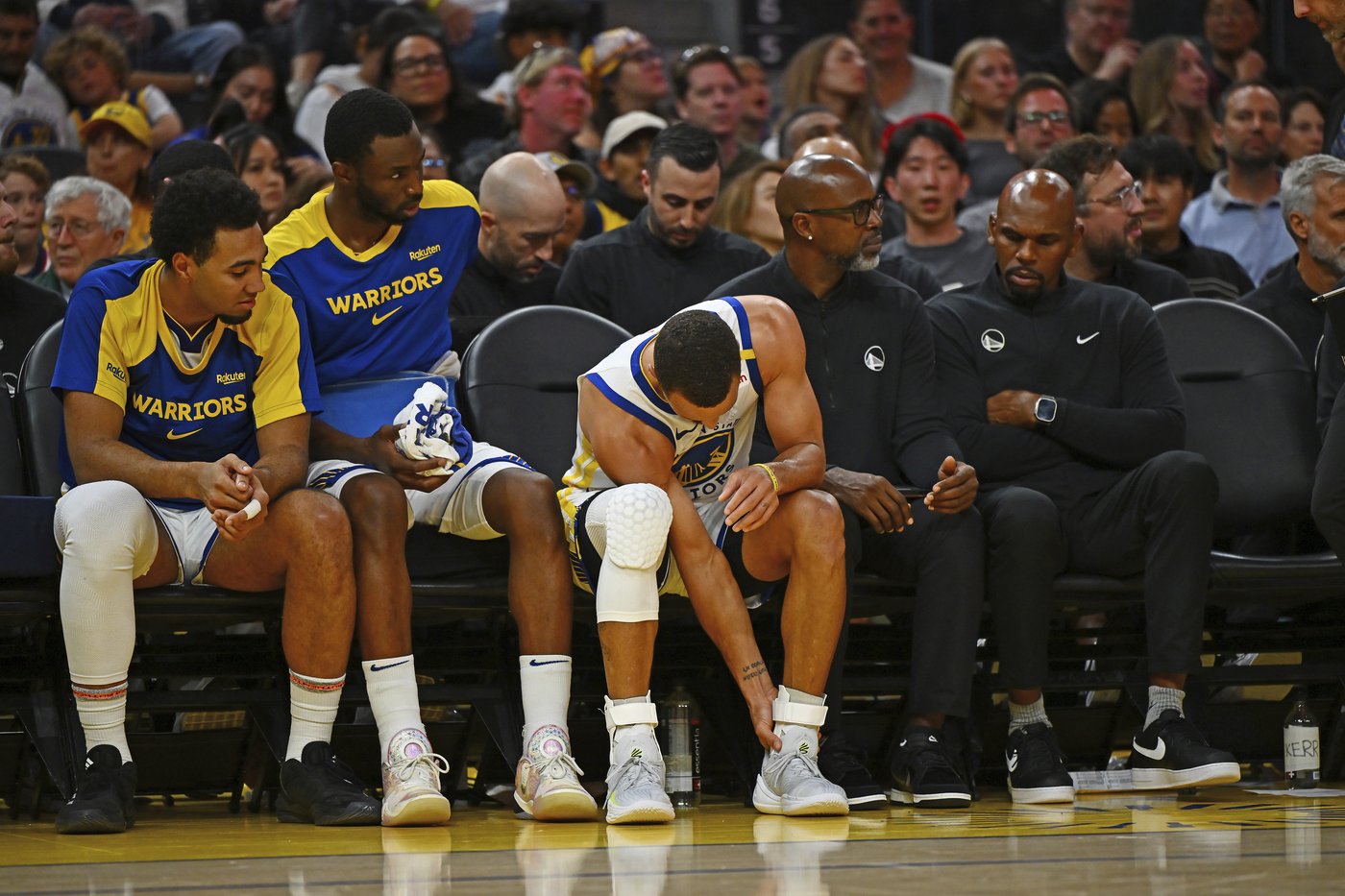 Stephen Curry will miss at least two games for Warriors with left ankle injury | iNFOnews.ca