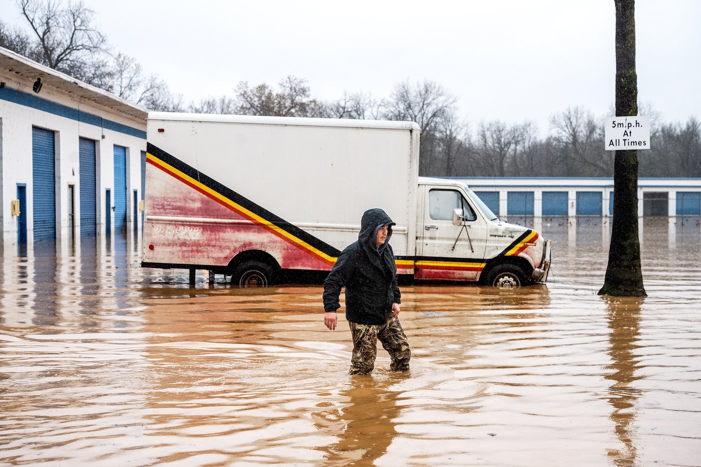 Flash flooding in northern California leads to soaked roads, water rescues and 1 death | iNFOnews.ca