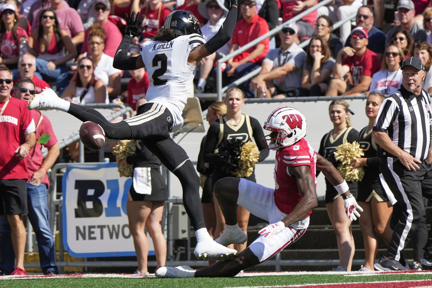 Locke throws for 359 yards and 3 TDs as Wisconsin steamrolls slumping Purdue 52-6 | iNFOnews.ca