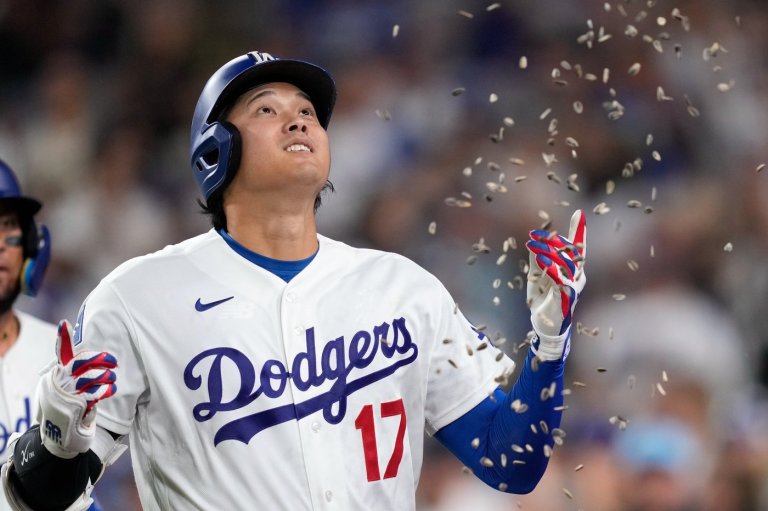 Homers from Ohtani and Betts power Dodgers to a 4-2 victory and a sweep of the Royals | iNFOnews.ca