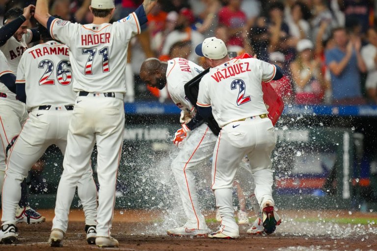 Alvarez hits 2-run homer in 9th to cap big night with Astros' 10-8 victory over Rays | iNFOnews.ca