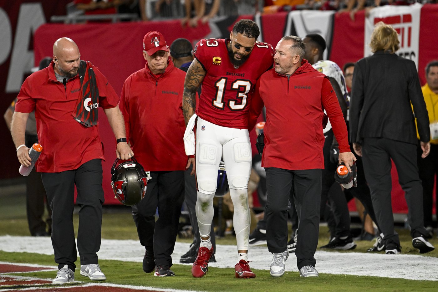 Lamar Jackson throws for 281 yards, 5 TDs to lead streaking Ravens to 41-31 victory over Buccaneers | iNFOnews.ca