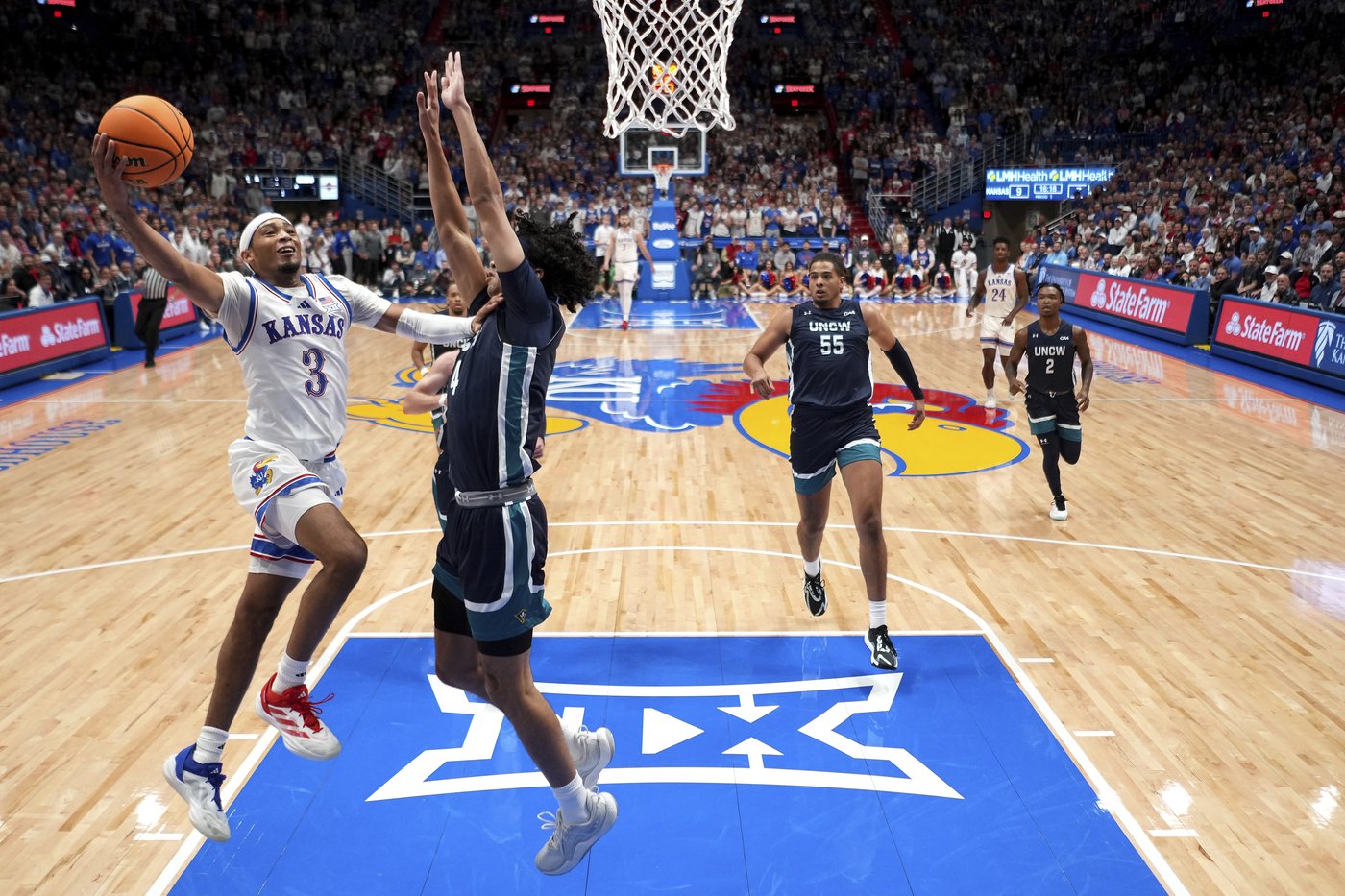 No. 1 Kansas overcomes sluggish start, beats UNC Wilmington 84-66 to give Bill Self 800th career win | iNFOnews.ca No. 1 Kansas overcomes sluggish start, beats UNC Wilmington 84-66 to give Bill Self 800th career win | iNFOnews.ca