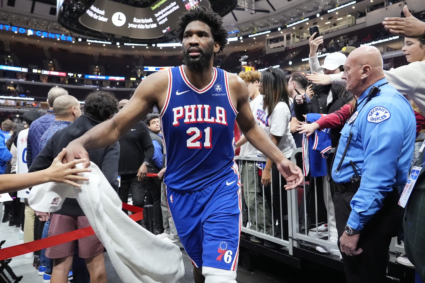 Joel Embiid returns from sinus fracture to play against Charlotte | iNFOnews.ca