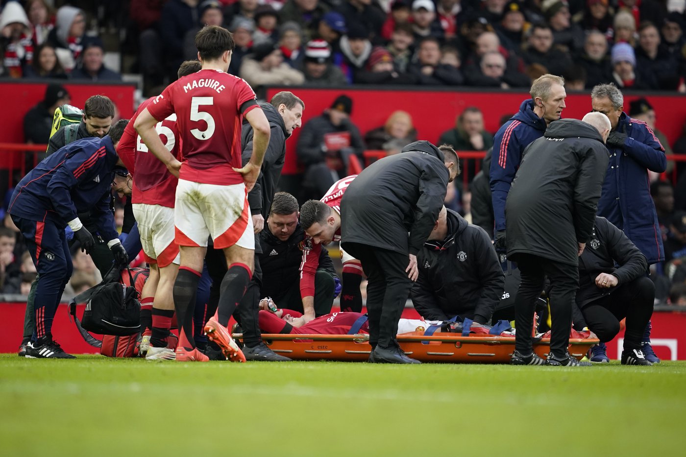 Man United confirms cruciate ligament injury for Lisandro Martinez | iNFOnews.ca