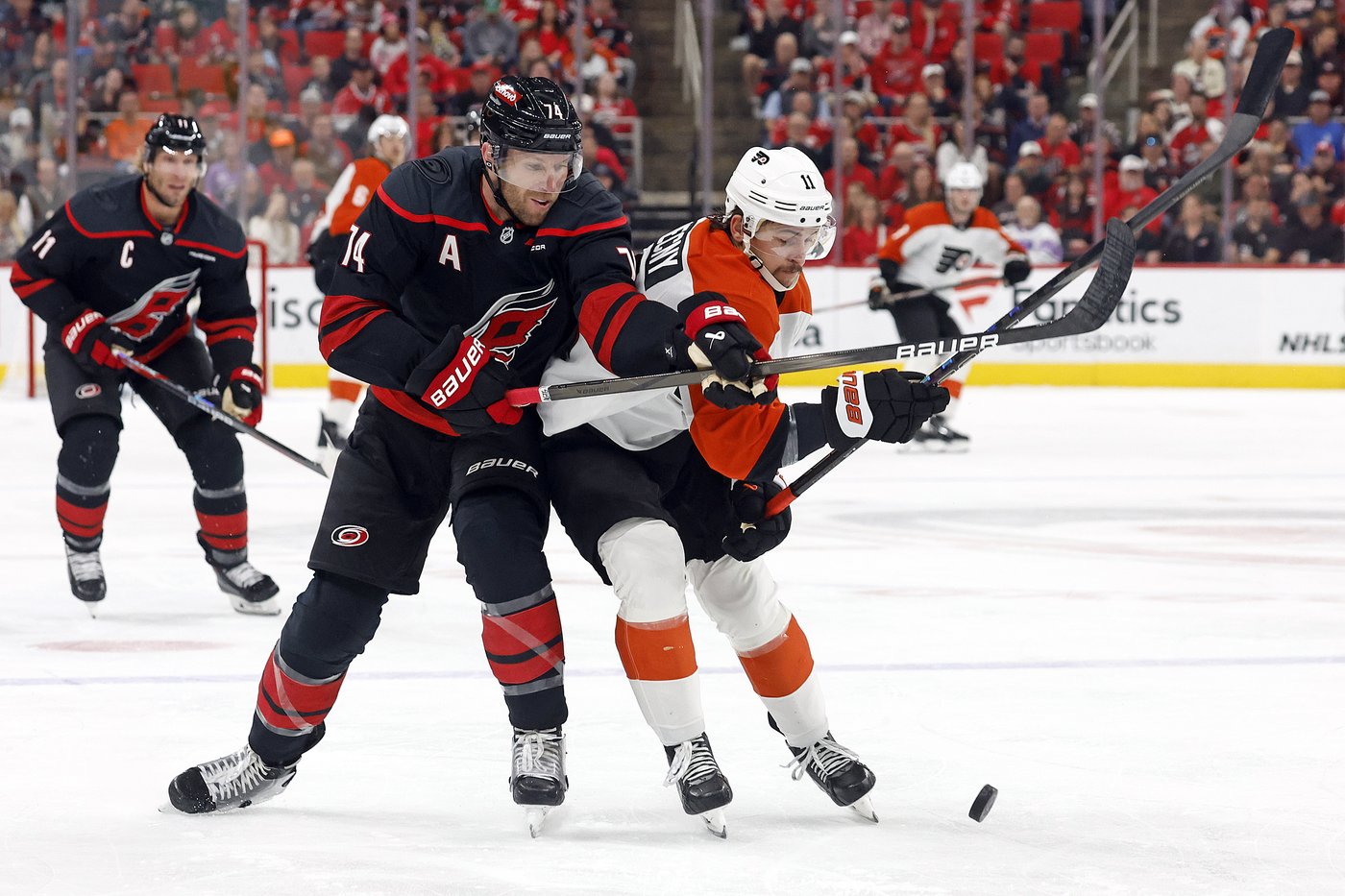 Necas scores go-ahead goal with 29 seconds left, Hurricanes beat Flyers 6-4 | iNFOnews.ca Necas scores go-ahead goal with 29 seconds left, Hurricanes beat Flyers 6-4 | iNFOnews.ca