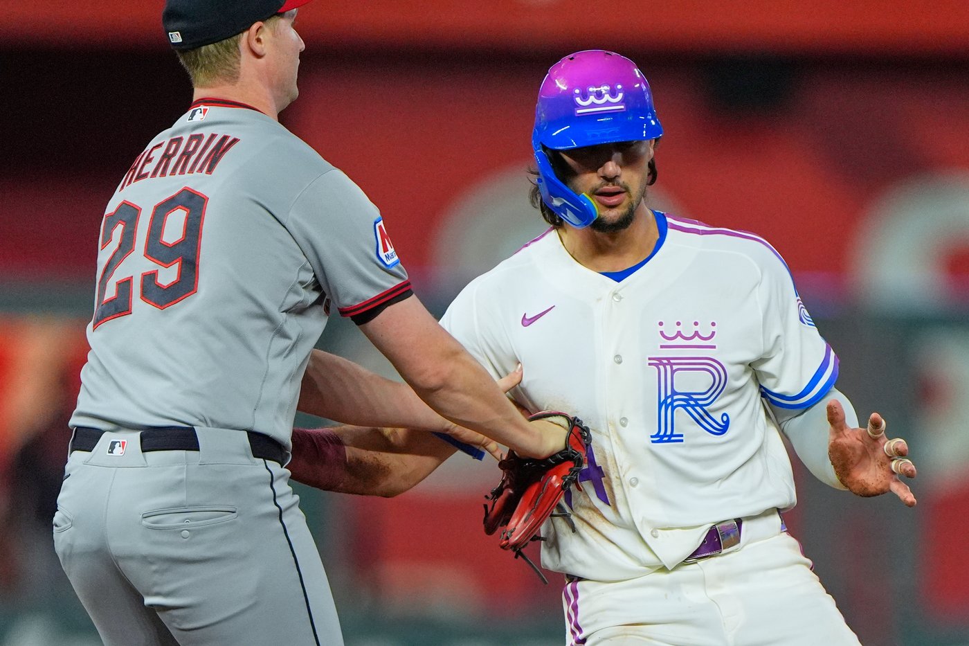 Guardians maintain 1-game AL Central lead, beat Royals 12-9 with help from 6 walks in 5-run 9th | iNFOnews.ca