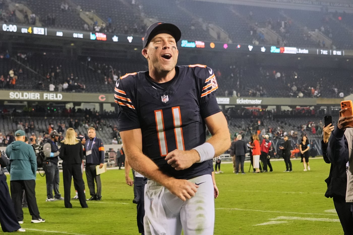Bears coach Ben Johnson stays with his usual aggressive approach in victory over Eagles | iNFOnews.ca
