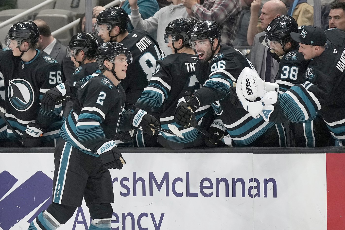 Will Smith scores twice for first NHL goals, Sharks beat Blackhawks 3-2 for third straight win | iNFOnews.ca