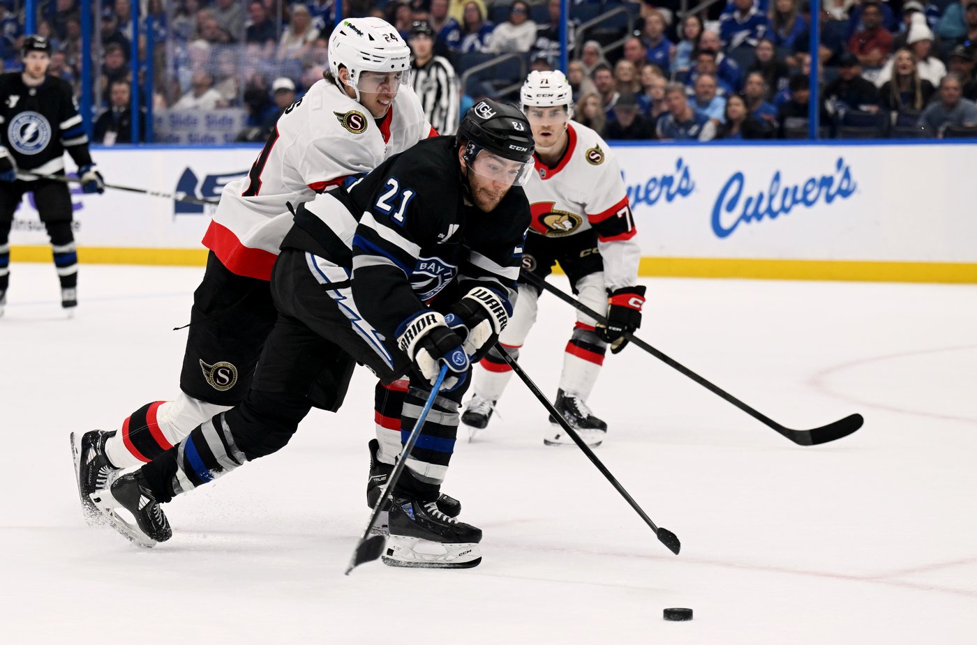 Lightning deal the Senators a blow in the playoff race by beating them 4-2 | iNFOnews.ca Lightning deal the Senators a blow in the playoff race by beating them 4-2 | iNFOnews.ca