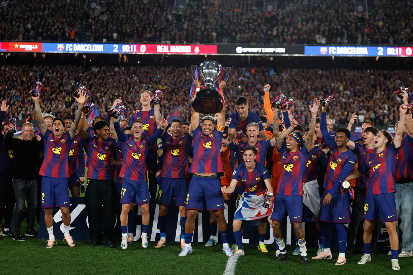 Watched by its grieving coach, Barcelona retains Spanish league title by beating rival Real Madrid | iNFOnews.ca