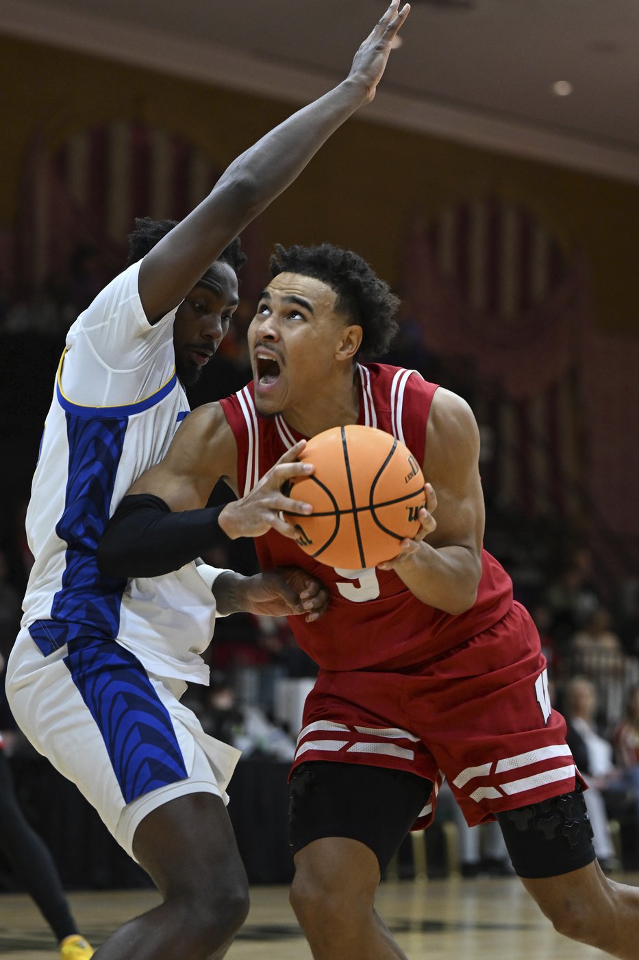 Tonje scores 33, No. 19 Wisconsin beats Pittsburgh 81-75 for Greenbrier Tip-Off title | iNFOnews.ca