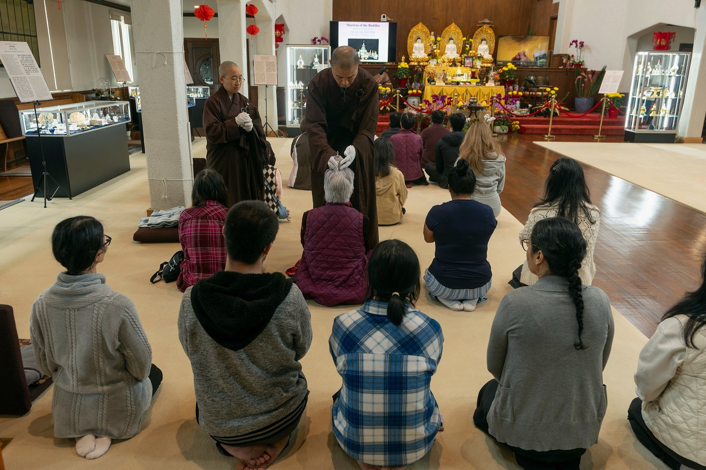 Teeth, finger bones and blessings: Buddhist relics inspire belief | iNFOnews.ca Teeth, finger bones and blessings: Buddhist relics inspire belief | iNFOnews.ca