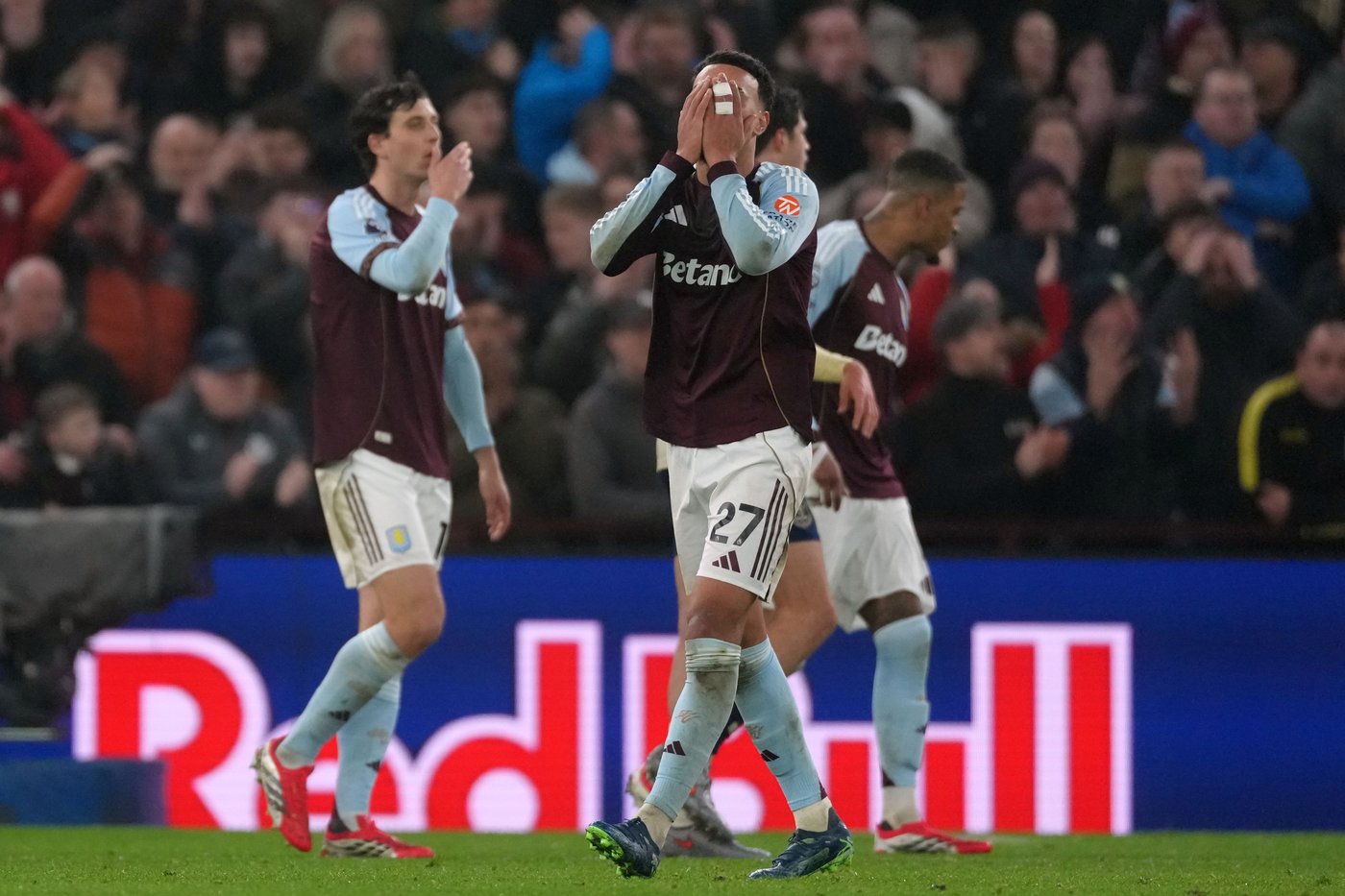 Villa loses to Everton to complete set of surprising results for Premier League title challengers | iNFOnews.ca